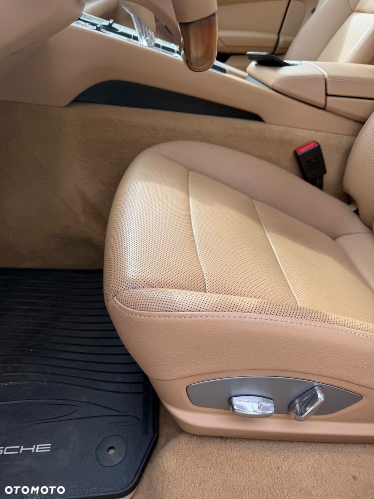 Porsche Panamera 4 - 19