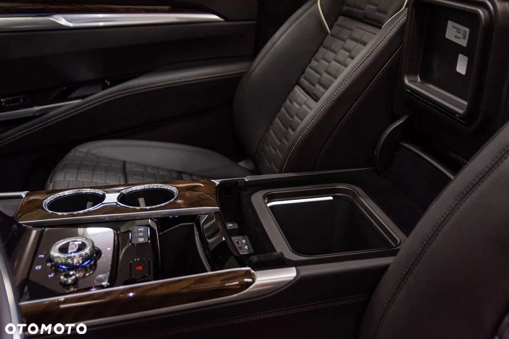 Cadillac Escalade - 37