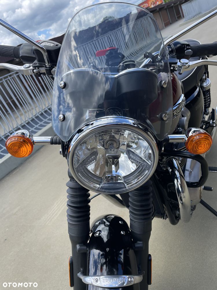 Triumph Bonneville - 11