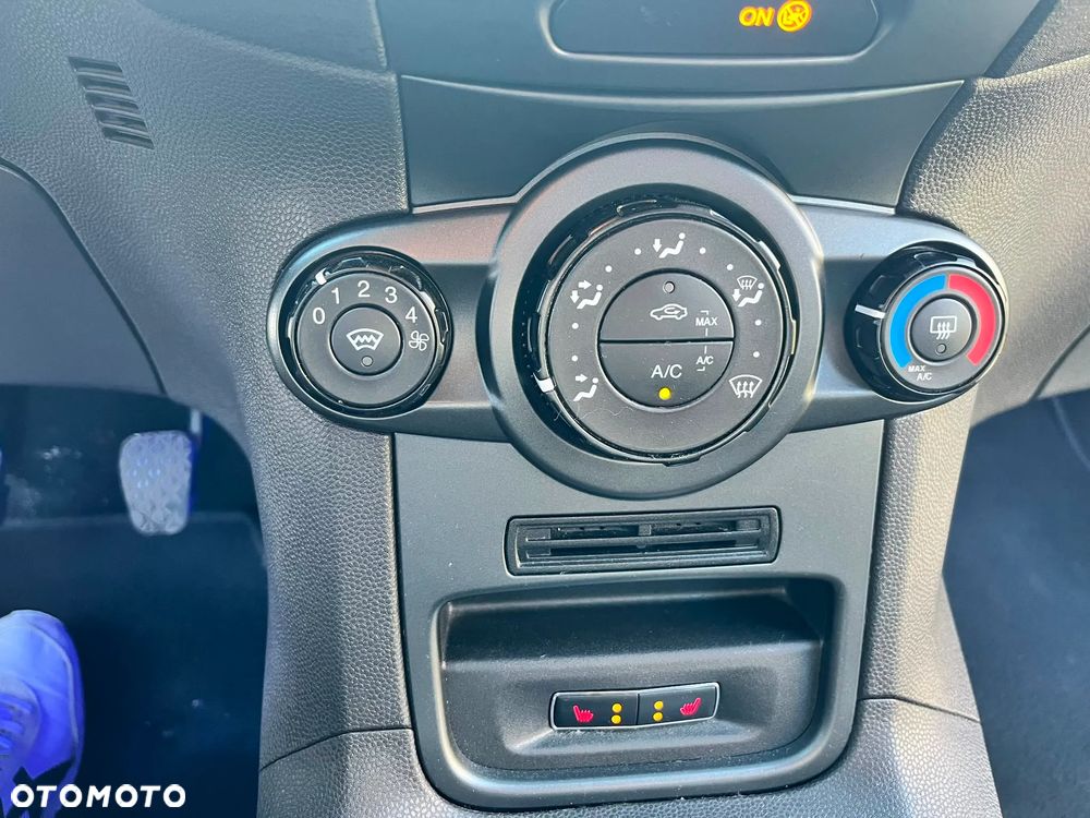 Ford Fiesta 1.0 Champions Edition - 13