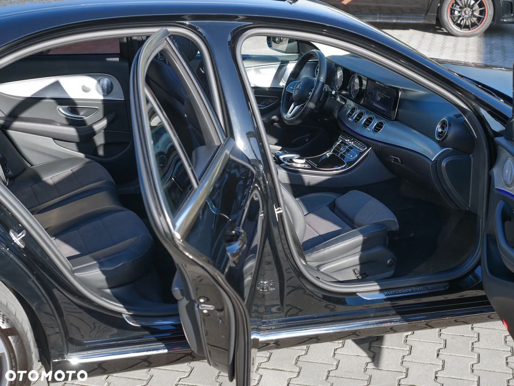 Mercedes-Benz Klasa E 300 9G-TRONIC Avantgarde - 39