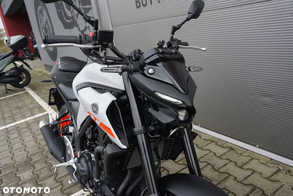 Yamaha MT - 8