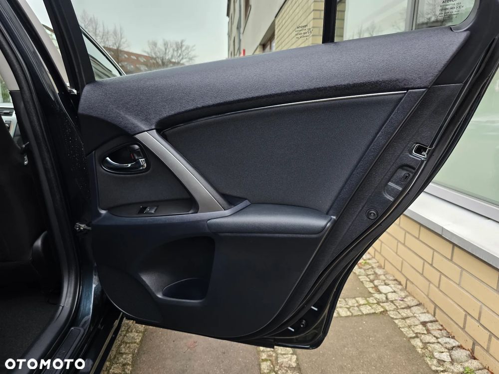 Toyota Avensis 1.8 Premium - 23