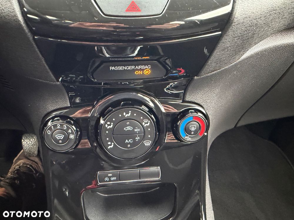 Ford Fiesta 1.0 EcoBoost Titanium - 25