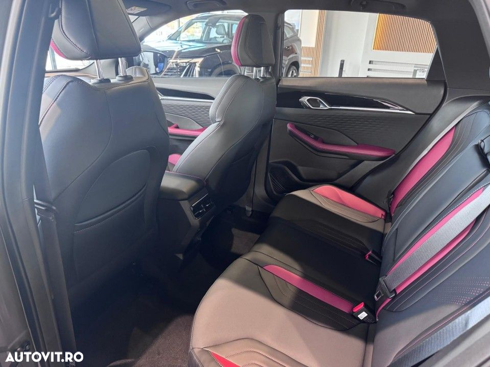 Geely Coolray - 10