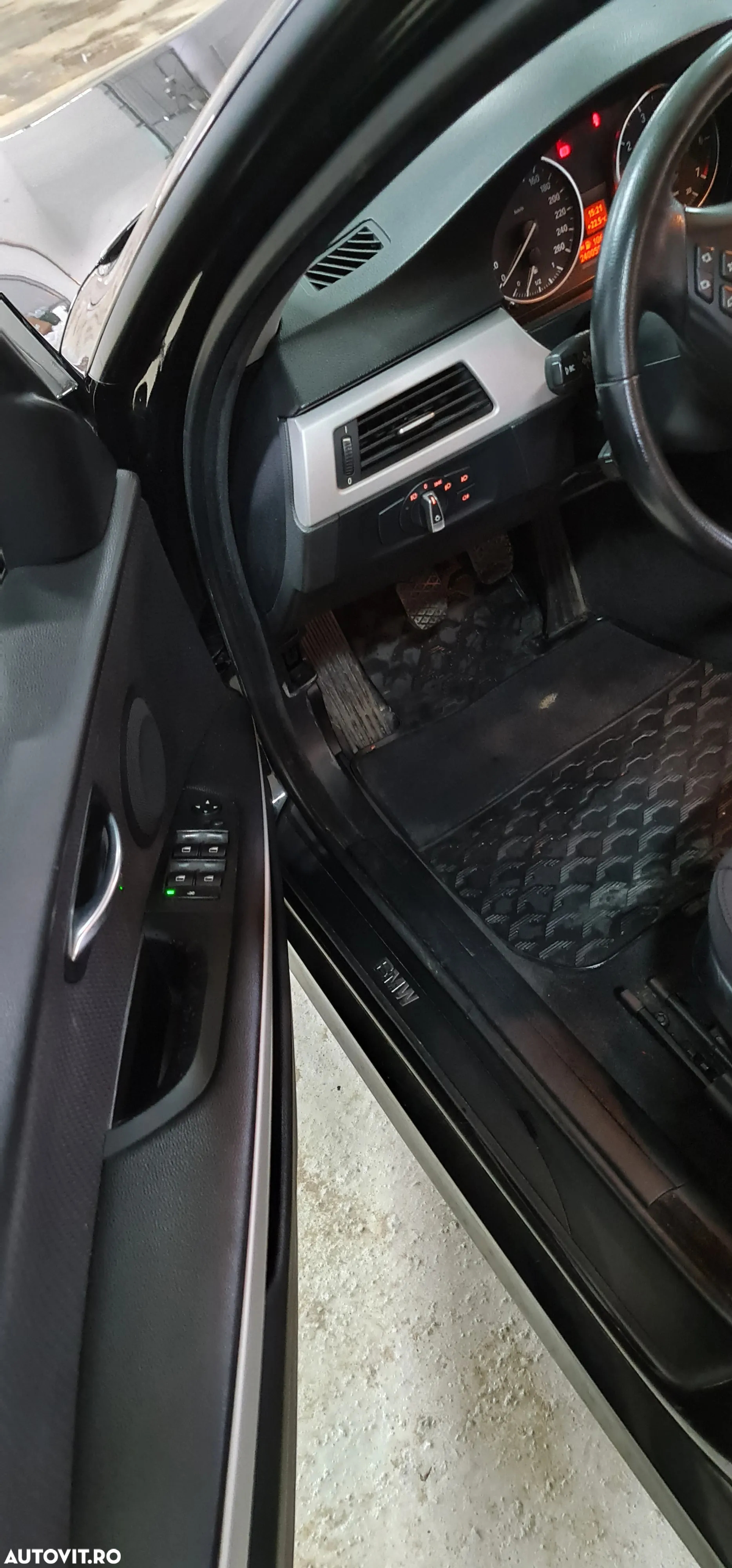 BMW Seria 3 318i Touring - 10