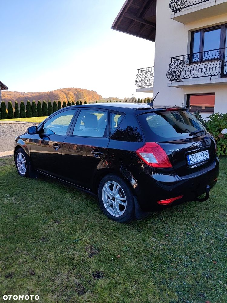 Kia Ceed - 6