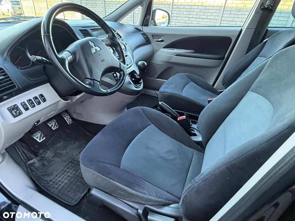 Mitsubishi Grandis - 23