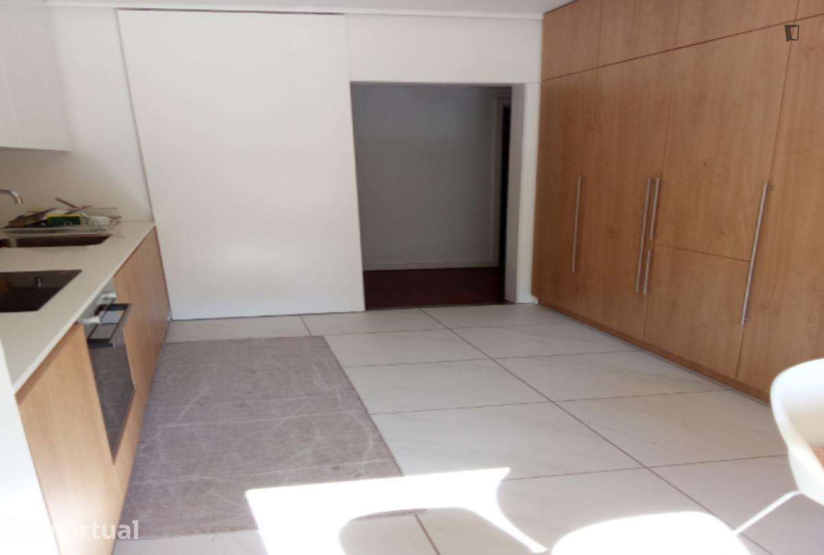Quarto - localizado em Carnide Lisbon - Grande imagem: 4/11