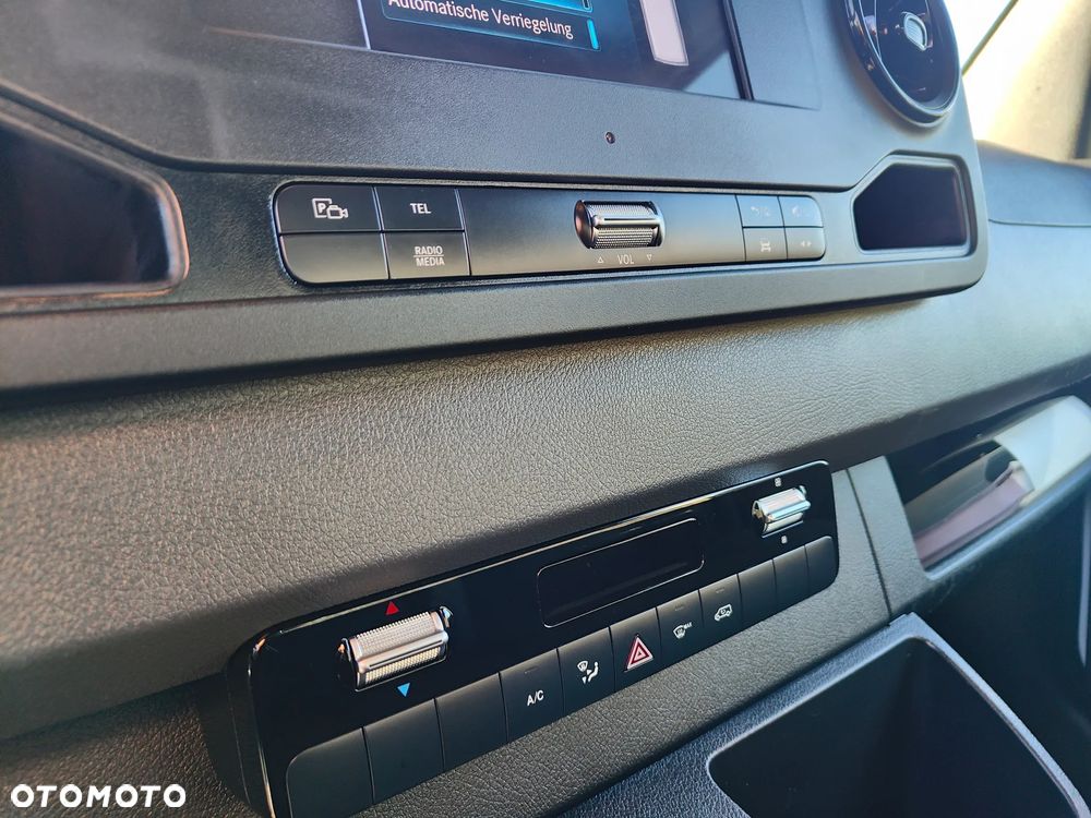 Mercedes-Benz SPRINTER 907 - 18