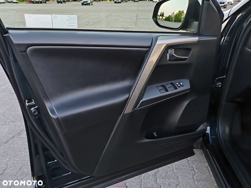 Toyota RAV4 - 16