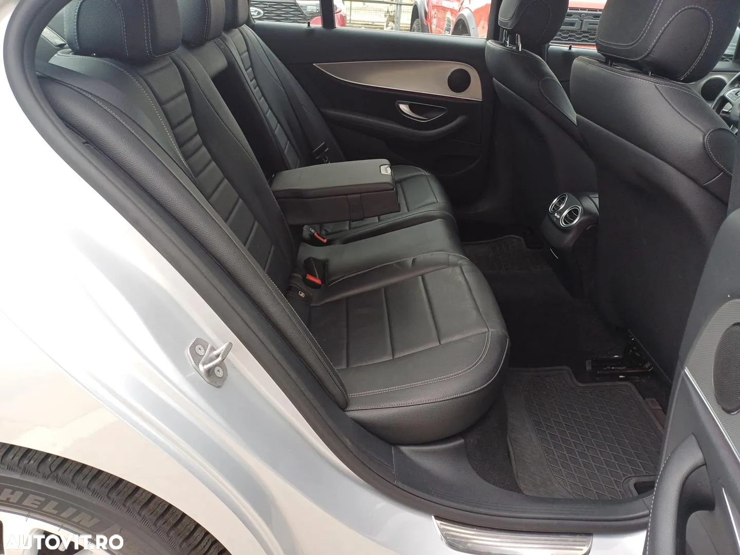 Mercedes-Benz E 200 9G-TRONIC Exclusive - 22