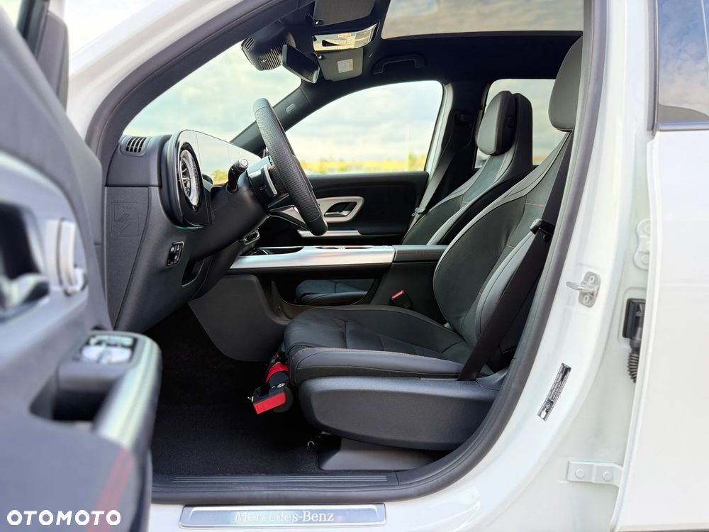 Mercedes-Benz GLB - 22