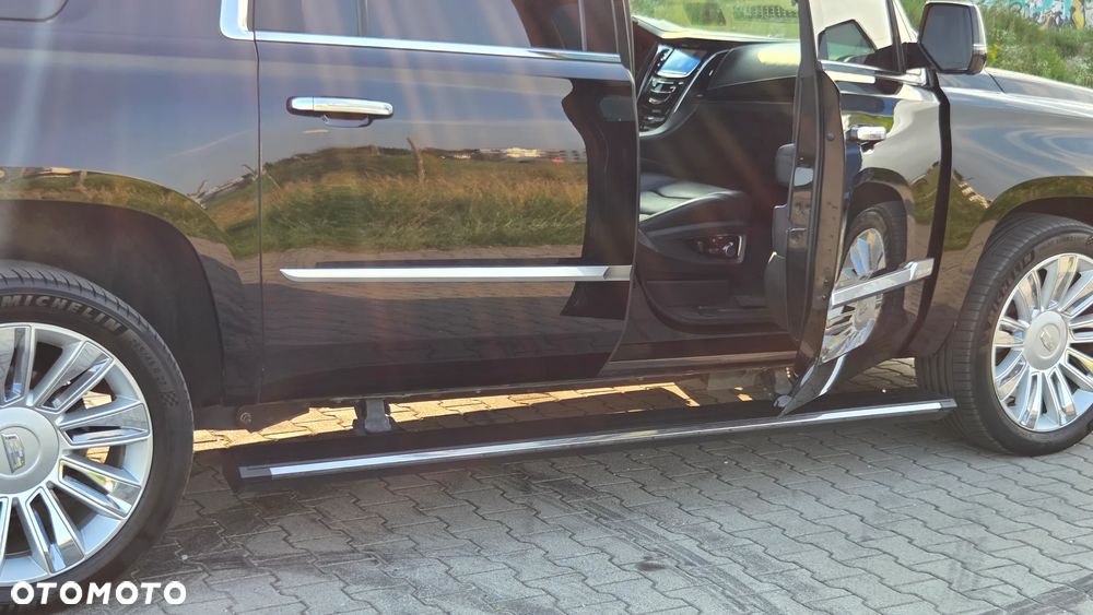 Cadillac Escalade - 19