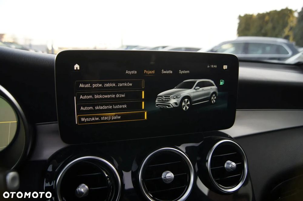 Mercedes-Benz GLC 300 e 4Matic 9G-TRONIC AMG Line Plus - 26