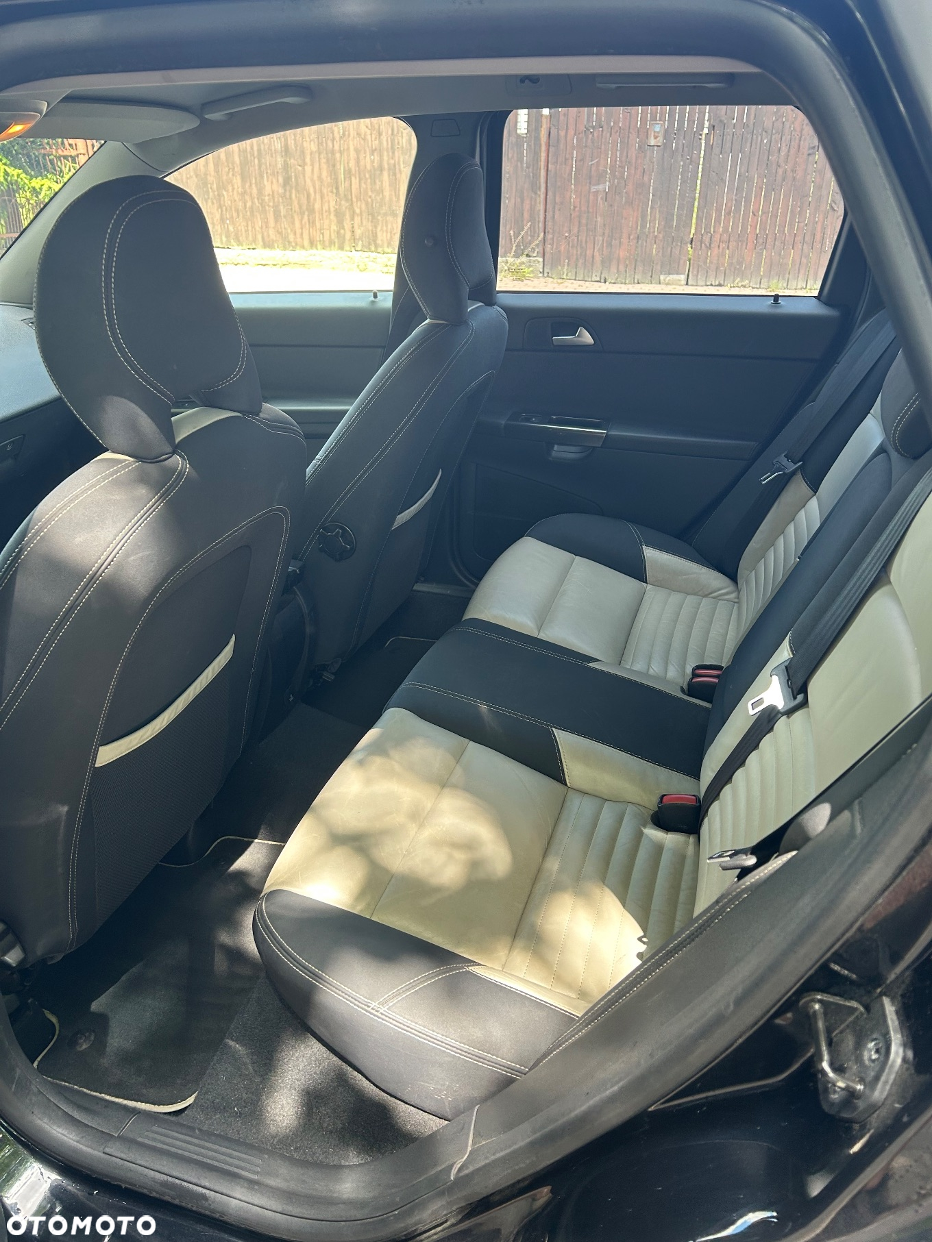 Volvo V50 D3 R-Design - 11