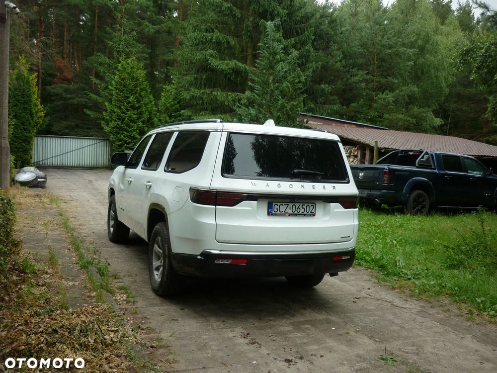 Jeep Wagoneer - 7