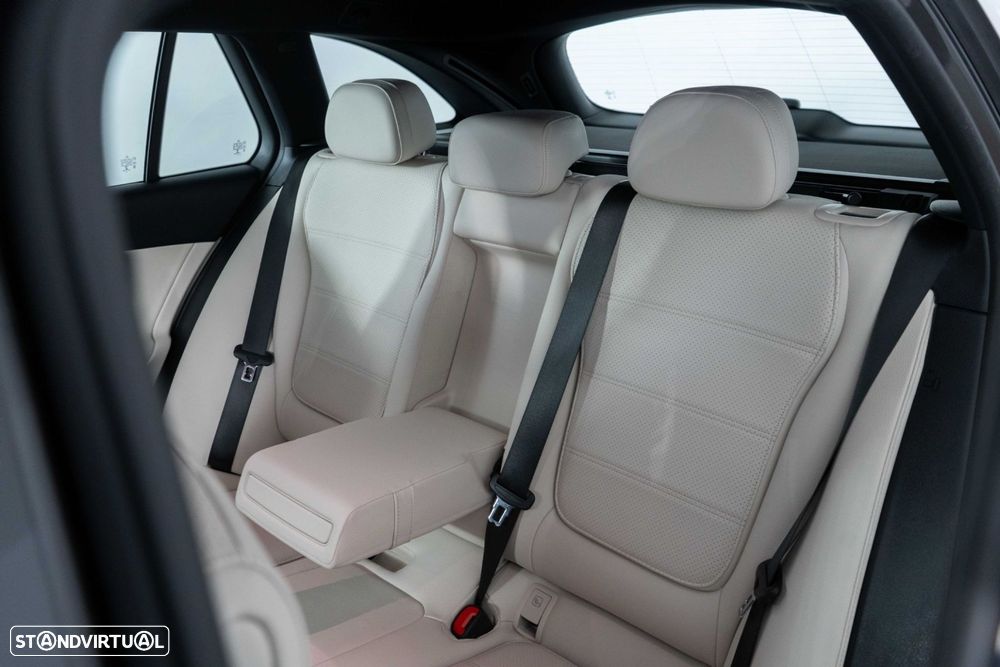 Mercedes-Benz C 300 e - 11