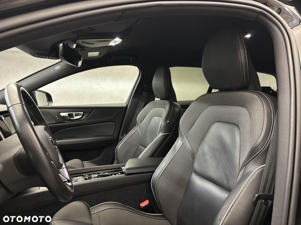 Volvo V60 D4 R-Design - 12