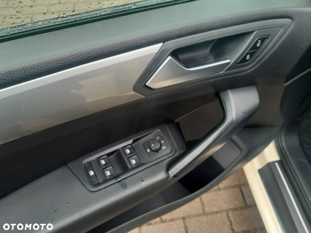 Volkswagen Touran - 9