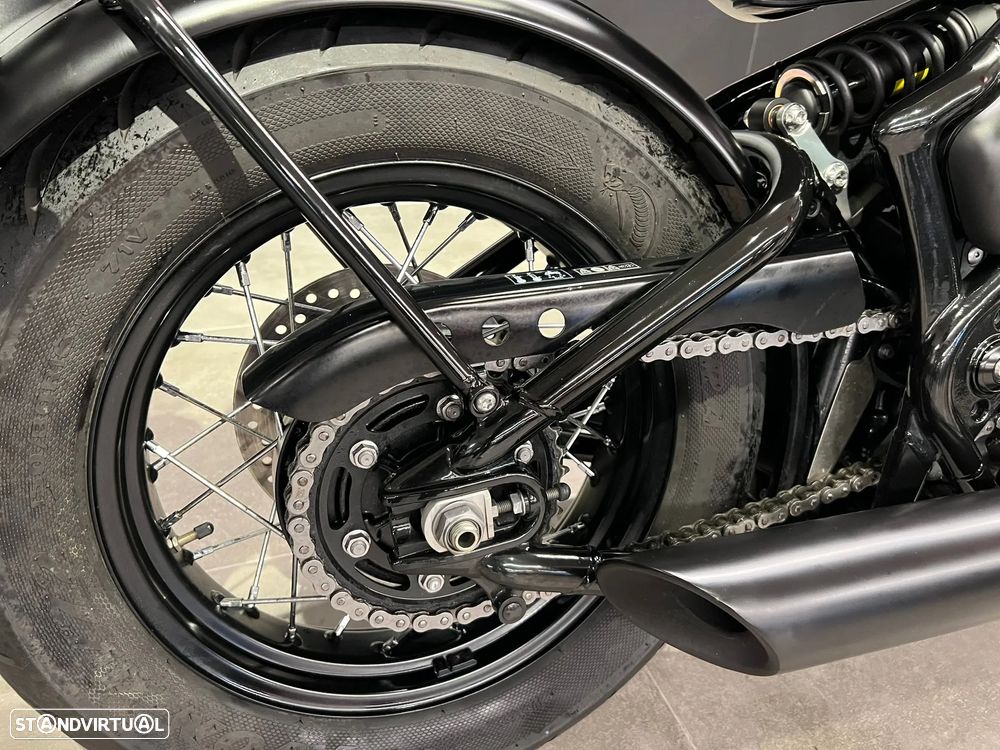 Triumph Bonneville Bobber Black - 7