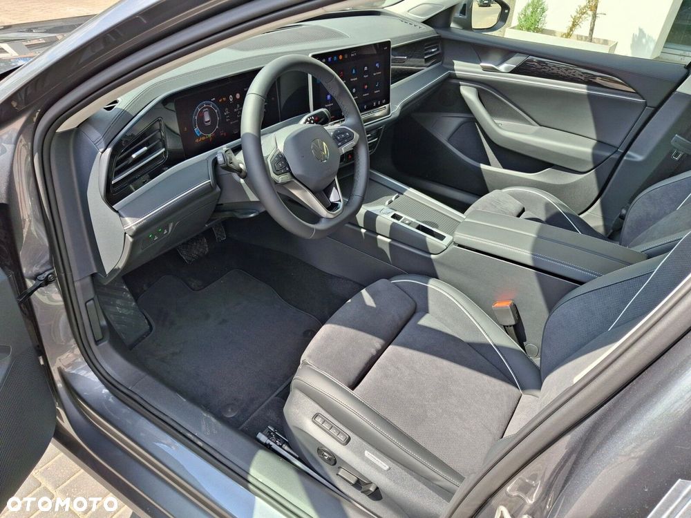 Volkswagen Passat - 11