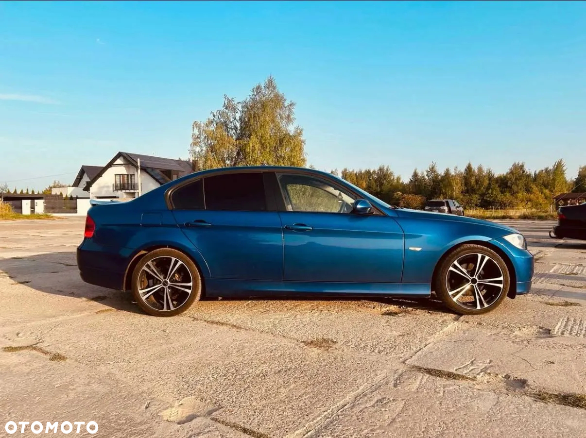 BMW Seria 3 318i Touring - 2