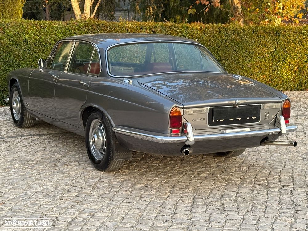 Jaguar XJ - 12