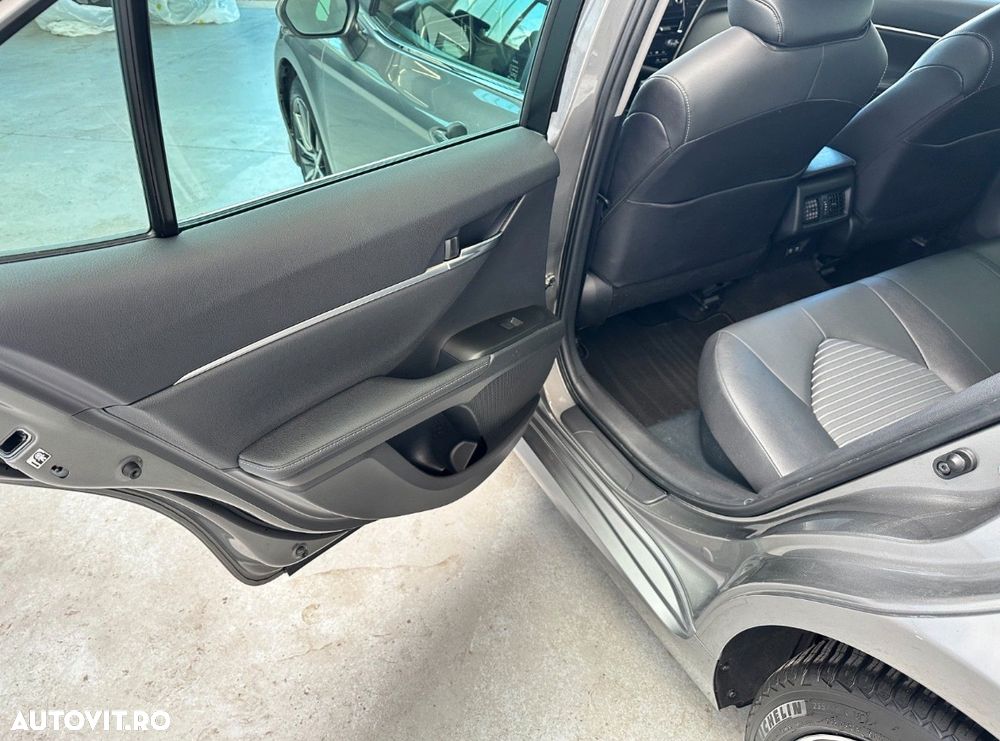 Toyota Camry Executive - 17