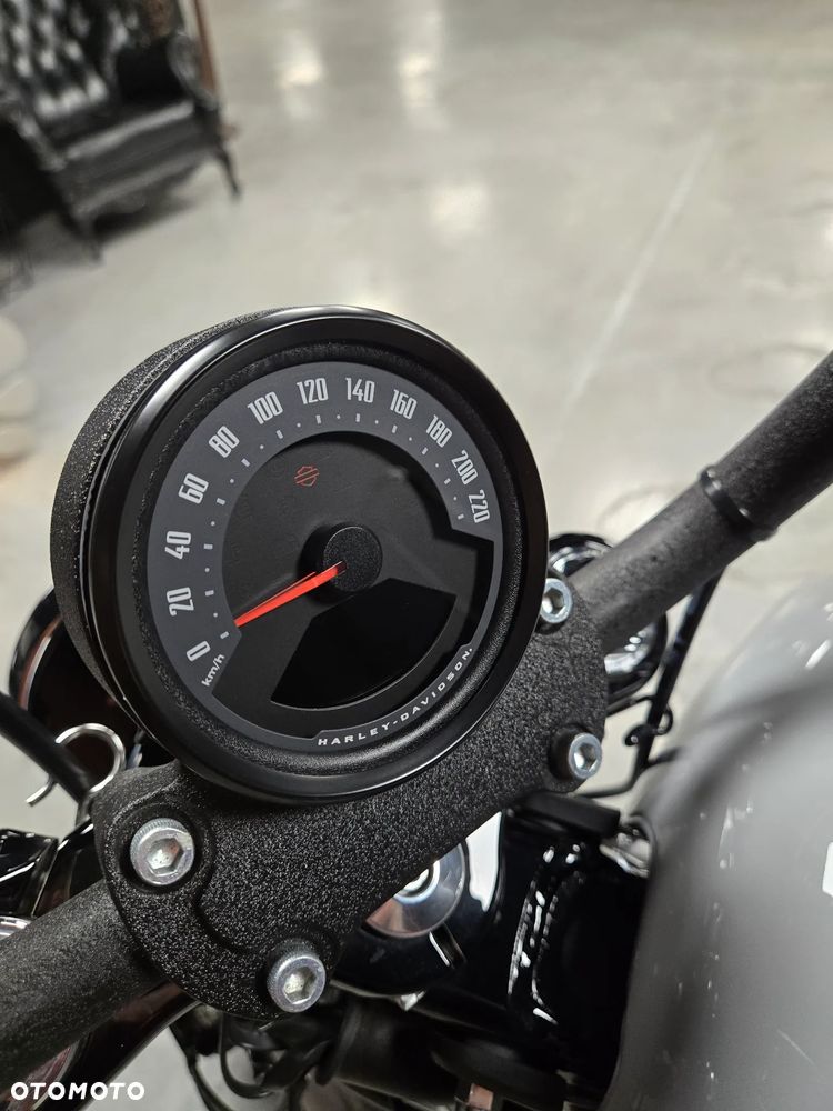 Harley-Davidson Softail Street Bob - 12