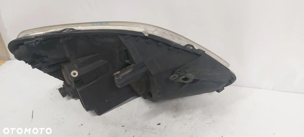 .  PRZOD PRZEDNIA LAMPA PRAWA OPEL ZAFIRA B !USZKODZONE UCHWYTY! - 4