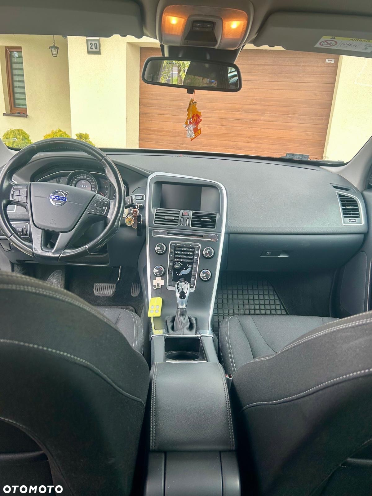 Volvo XC 60 D3 Drive-E Momentum - 8