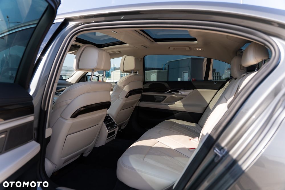 BMW Seria 7 - 18