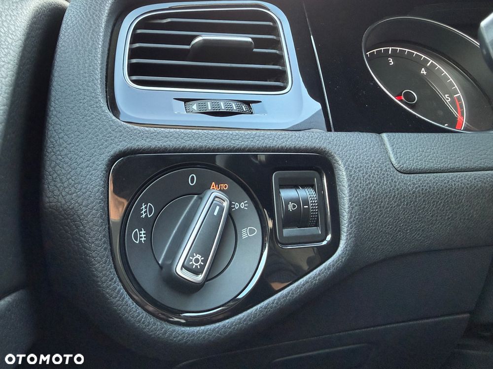 Volkswagen Golf 2.0 BlueTDI Highline - 13