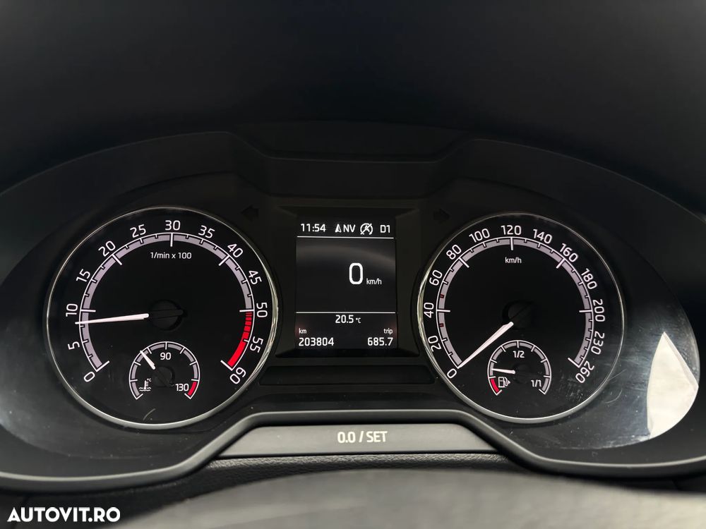 Skoda Octavia Combi Diesel 2.0 TDI DSG Ambition - 15
