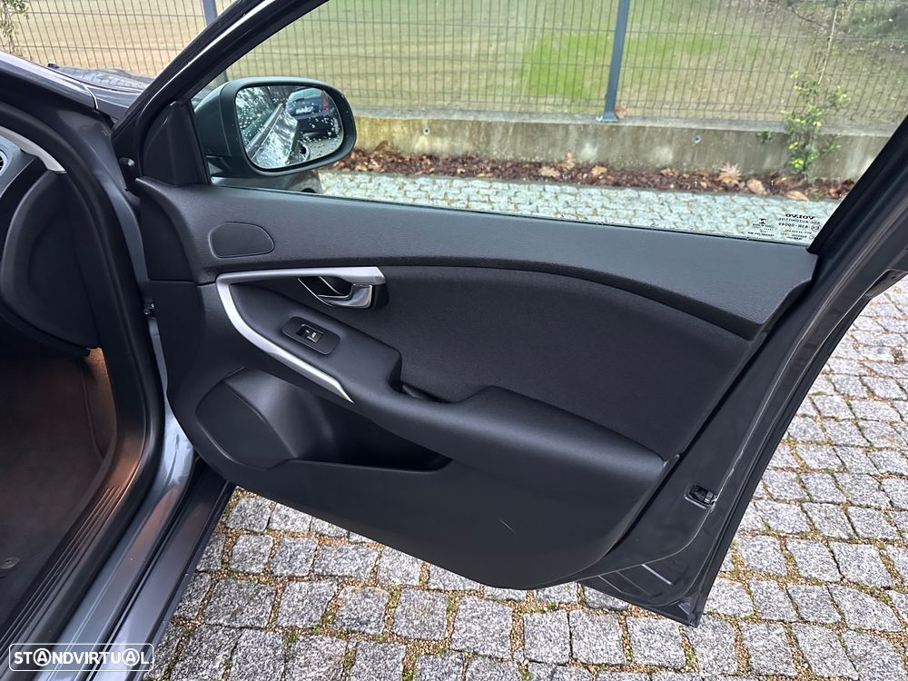 Volvo V40 D2 Momentum - 11