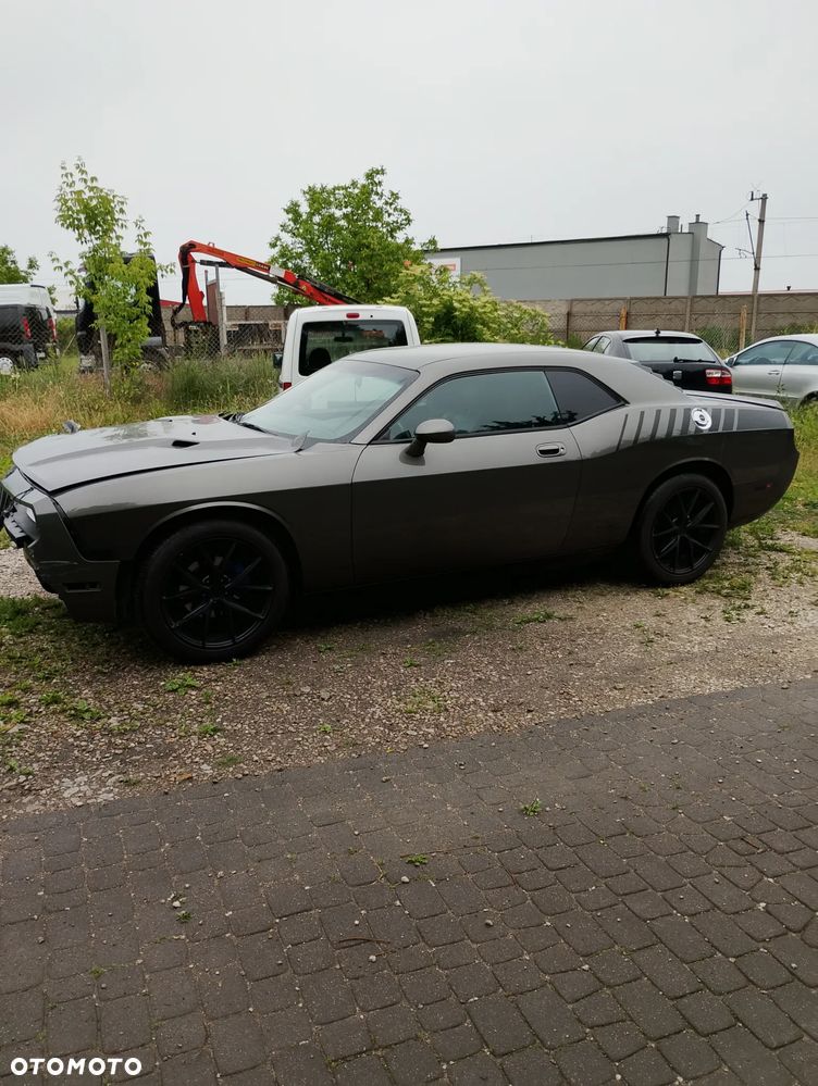 Dodge Challenger - 2