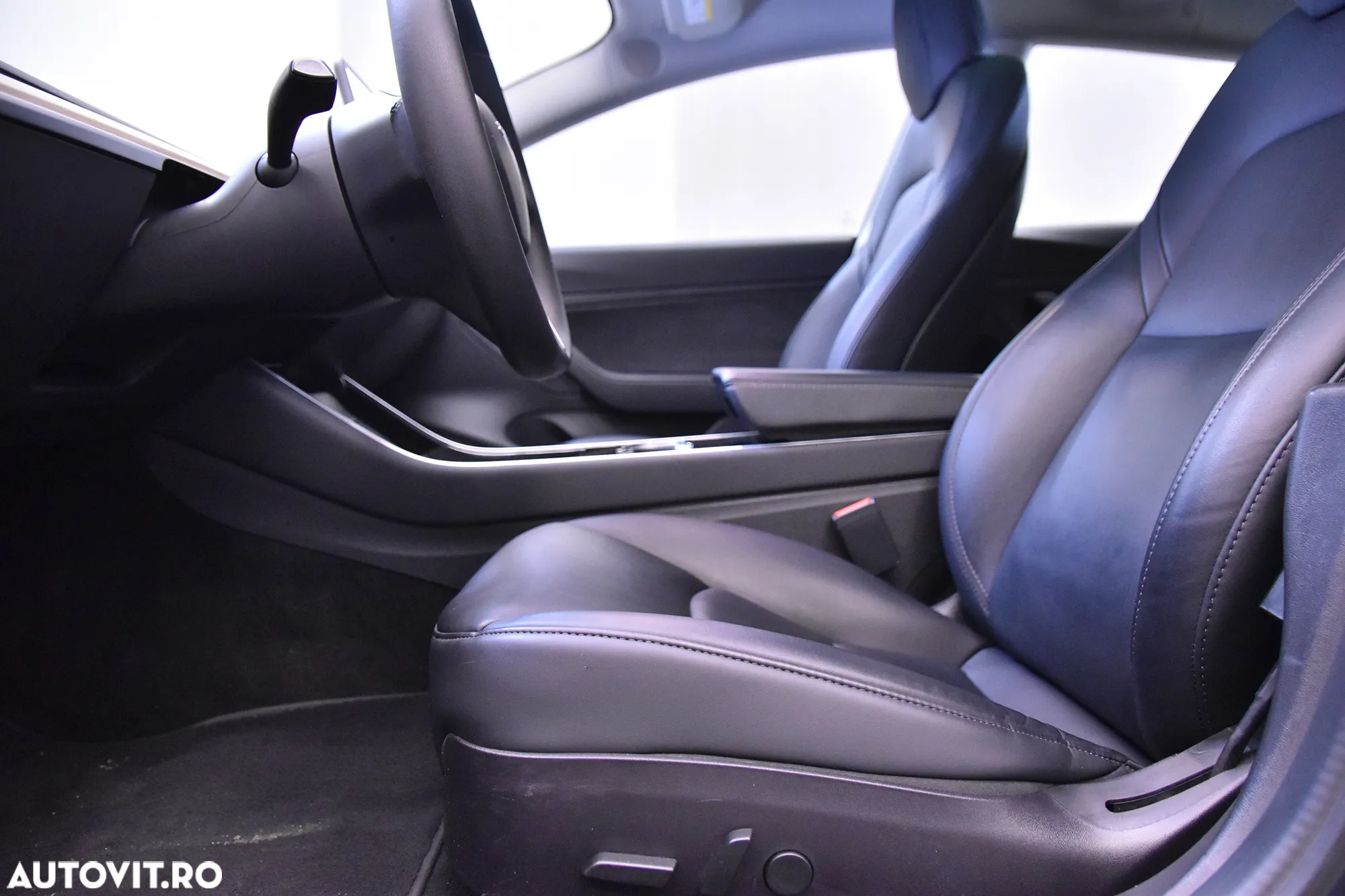 Tesla Model 3 Long Range - 22