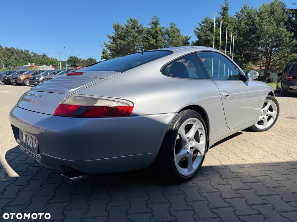 Porsche 911 Carrera 4 - 7