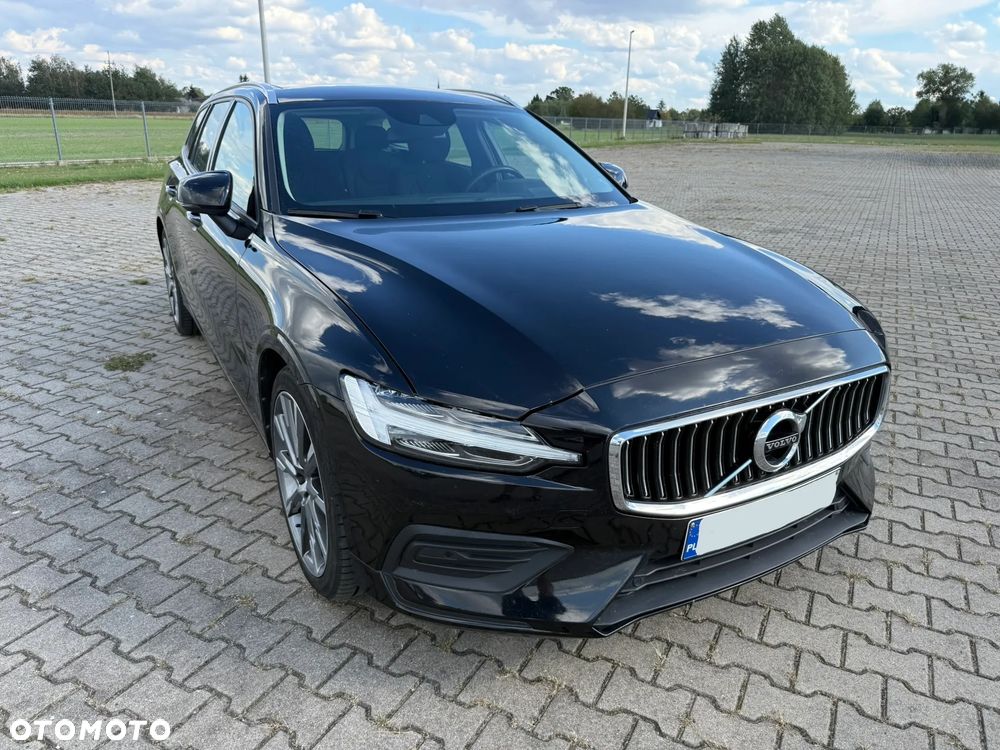Volvo V60 2022 photo 2