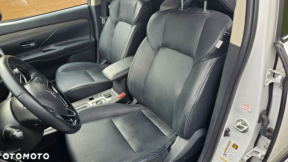 Mitsubishi Outlander - 11