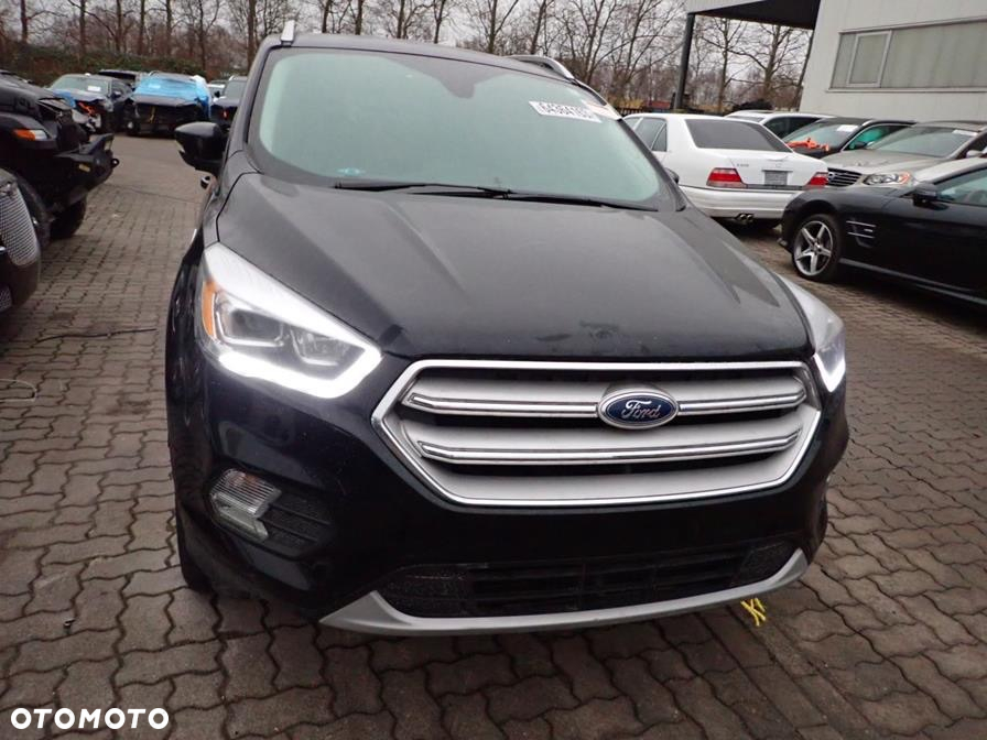 Ford Escape 2.0 EcoBoost AWD Titanium - 38