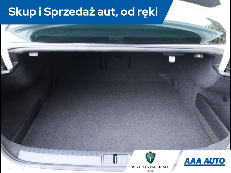 Volkswagen Passat - 14