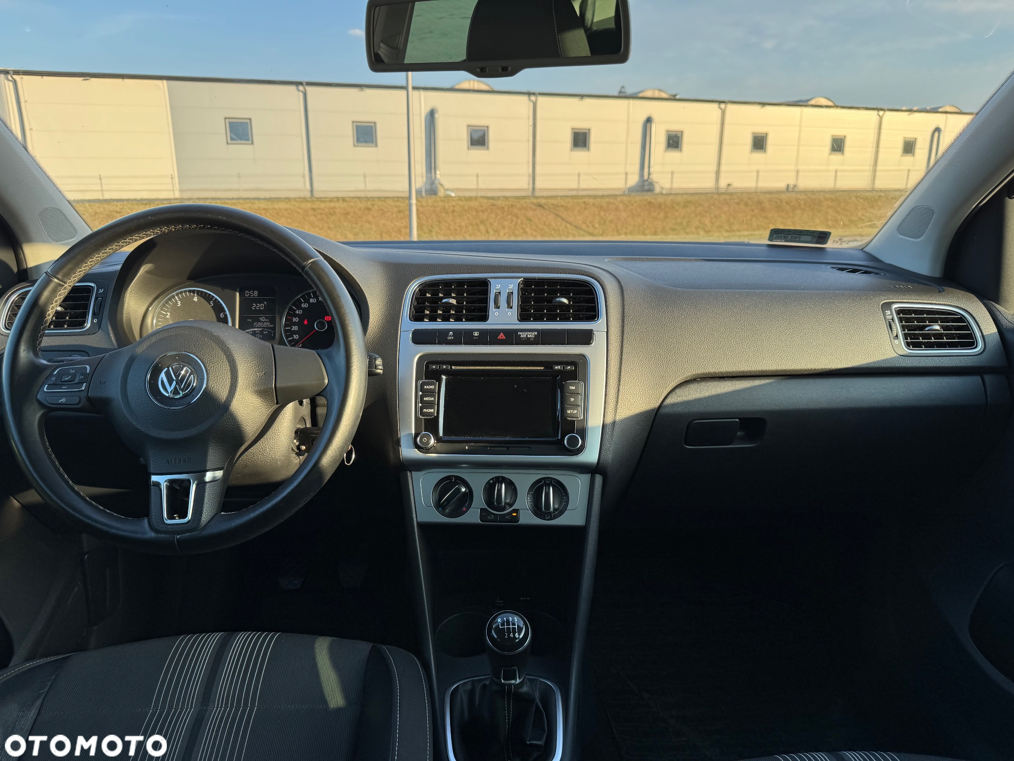 Volkswagen Polo 1.2 TSI MATCH - 14