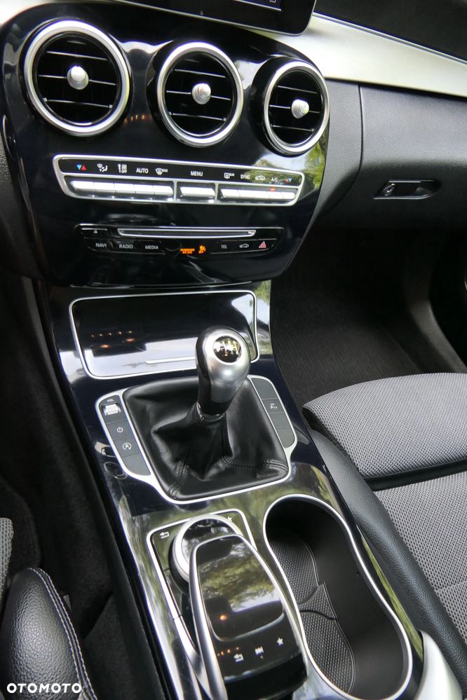 Mercedes-Benz Klasa C 180 CGI BlueEff Elegance - 22