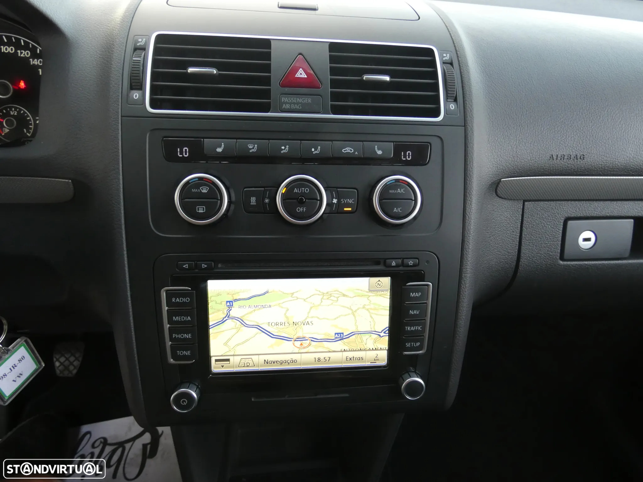 VW Touran 2.0 TDI DPF BlueMotion MATCH - 14