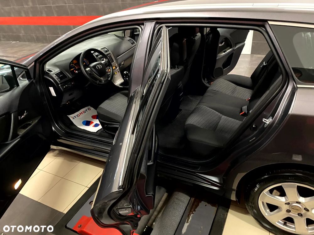 Toyota Avensis Touring Sports 1.8 Executive - 17