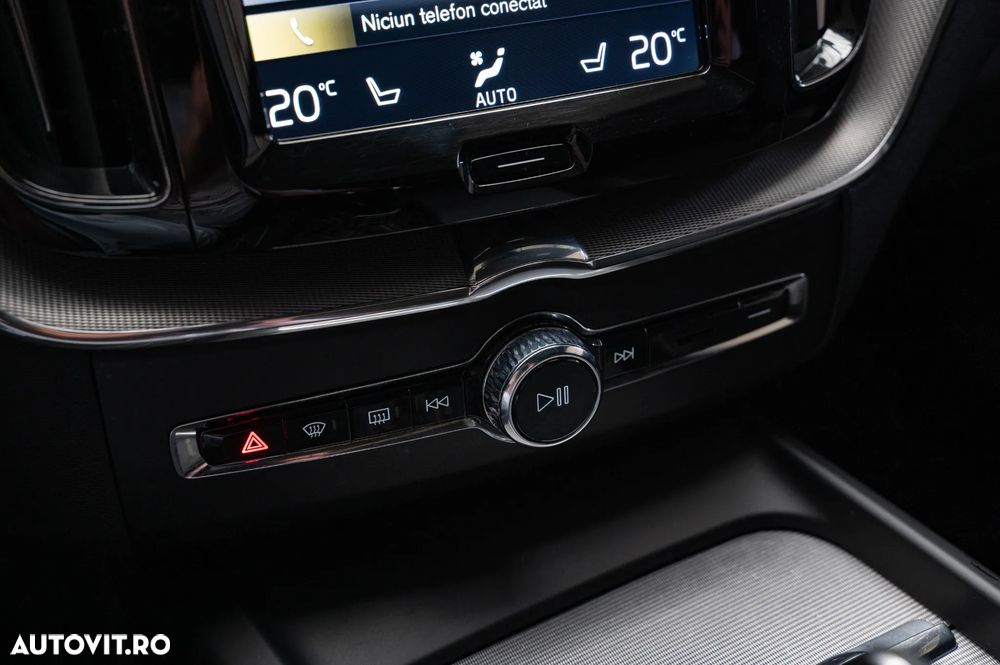 Volvo XC 60 D5 AWD Geartronic RDesign - 25