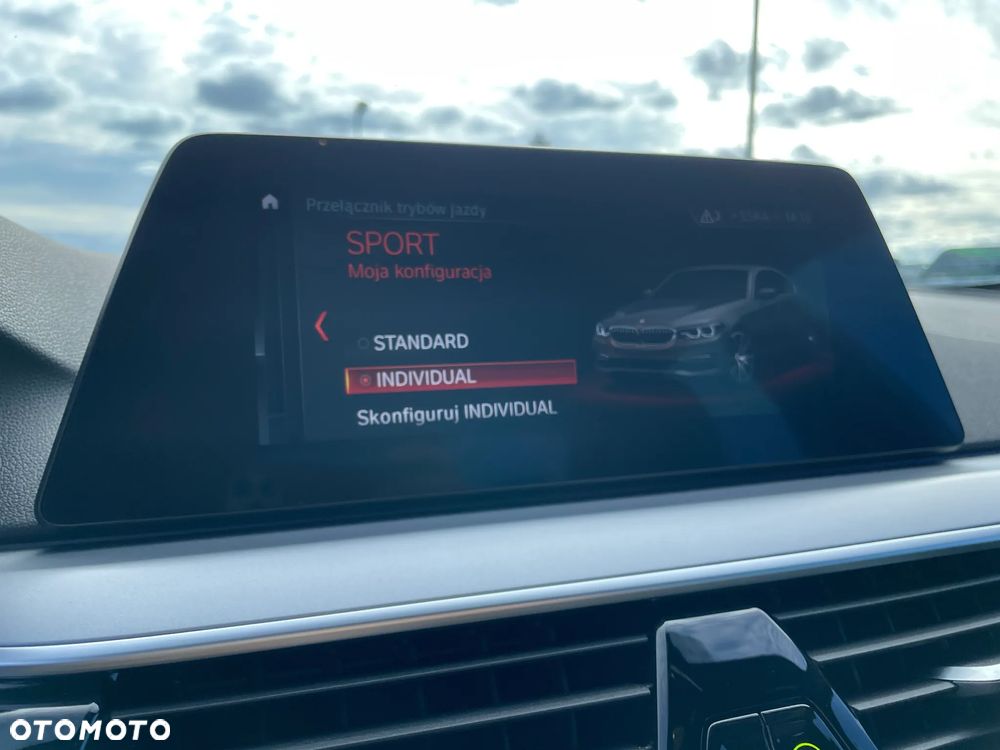 BMW Seria 5 530e Luxury Line sport - 32