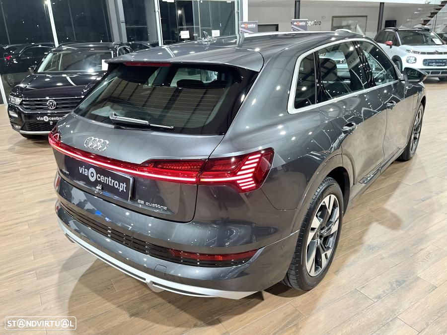 Audi Q8 e-Tron 55 quattro S line - 38